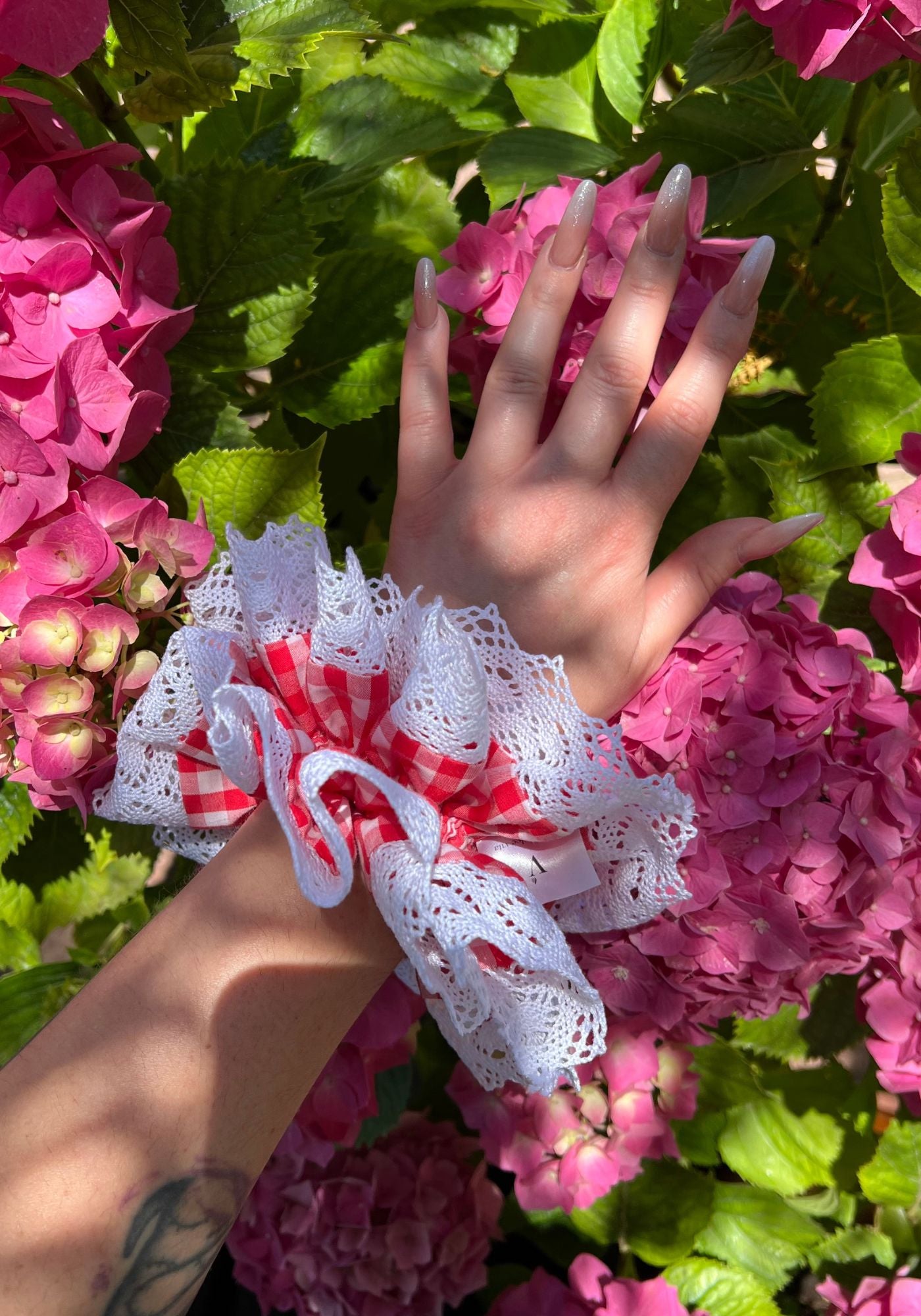LAELIA FLOWER SCRUNCHIE | Vestalis Roma